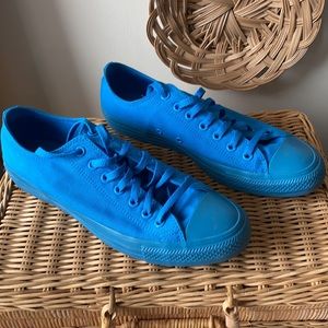 Converse Size 11 MENS 13 WOMENS  (Used)